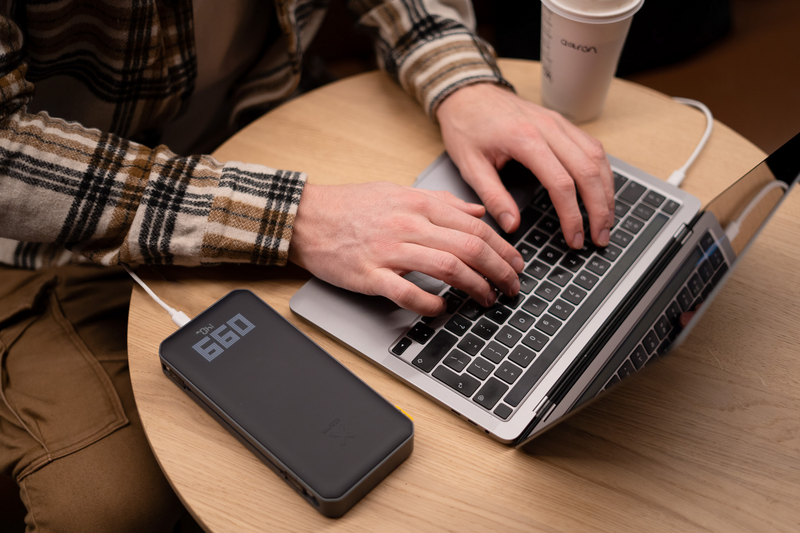 Xtorm 200W Laptop PowerBank Titan27000