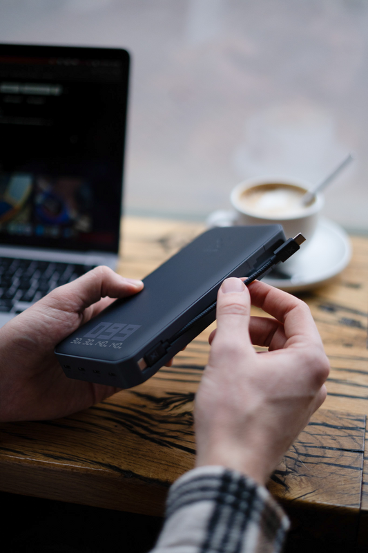 Xtorm 200W Laptop PowerBank Titan27000